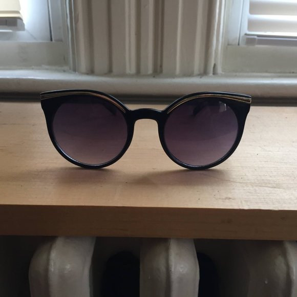 Sunglasses - Picture 1 of 2
